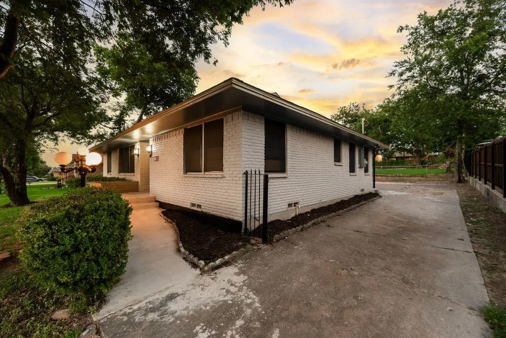 5706 Rocky Ridge Road