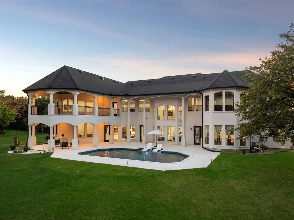 5704 Lighthouse Drive
