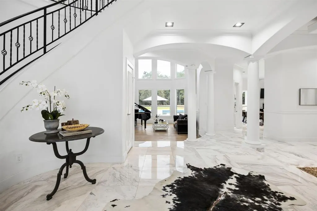 5704 Lighthouse Drive