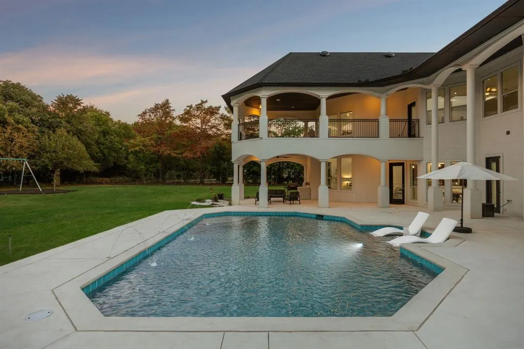 5704 Lighthouse Drive