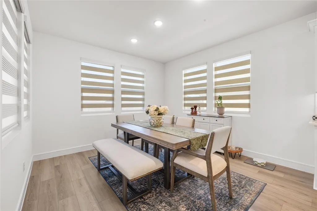 221 Diamond Dale