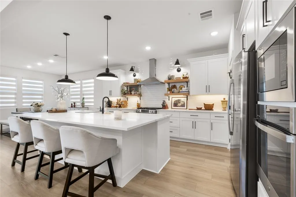 221 Diamond Dale