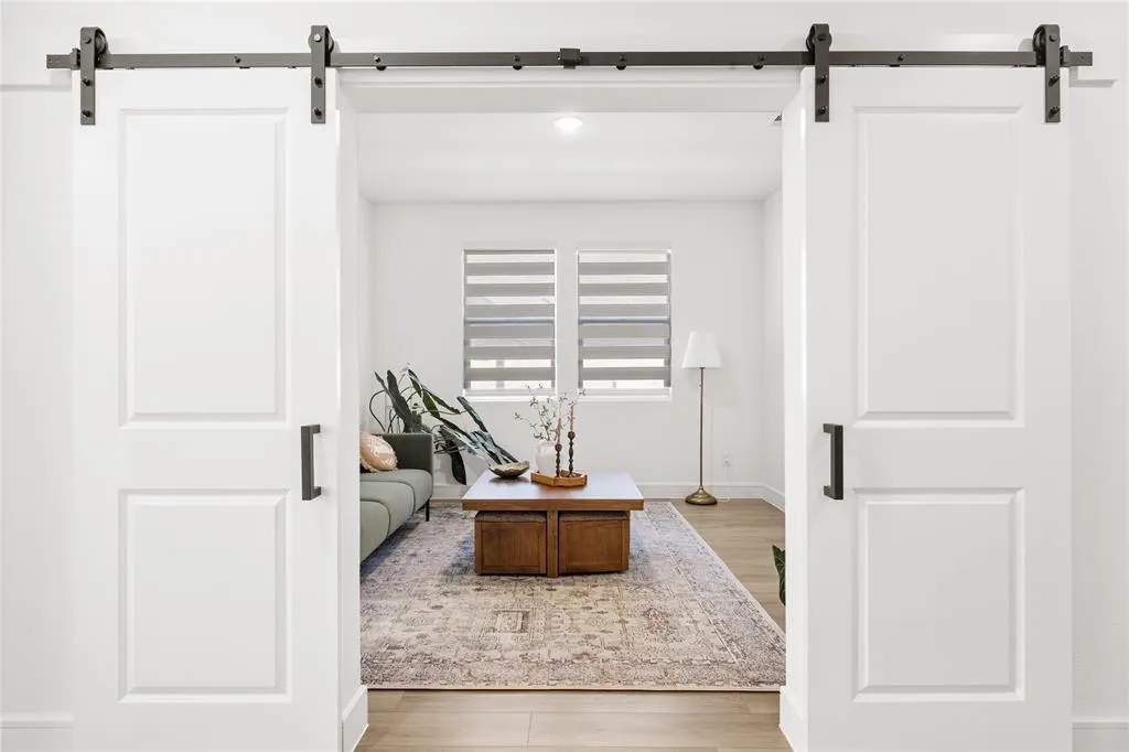 221 Diamond Dale