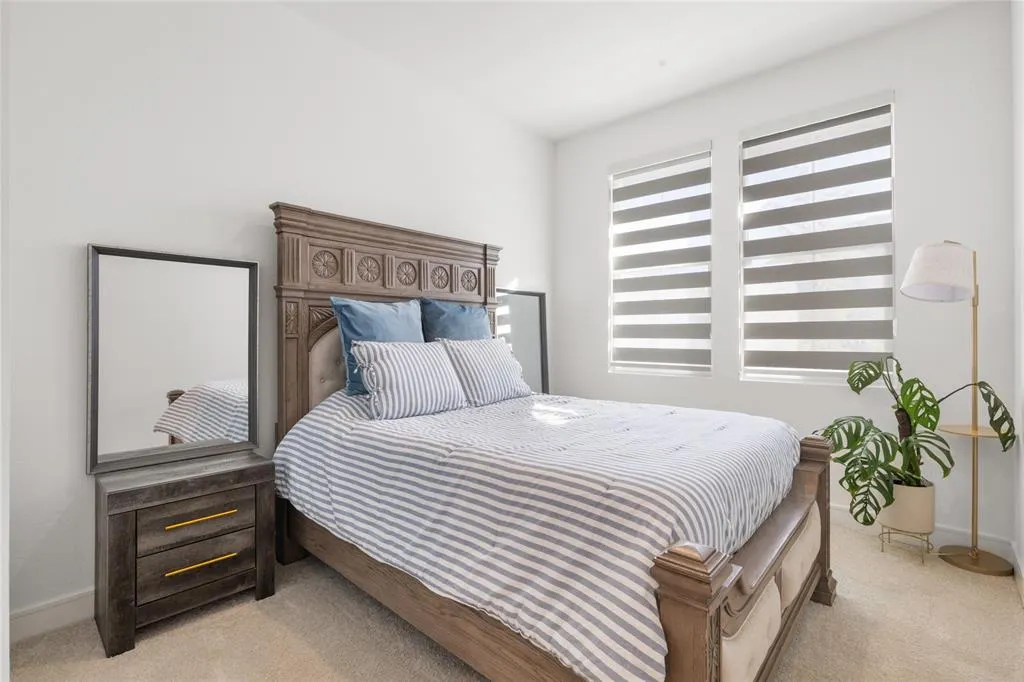 221 Diamond Dale