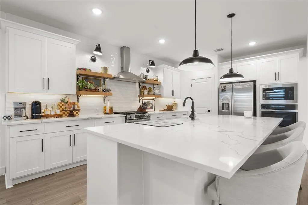 221 Diamond Dale