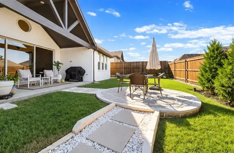 221 Diamond Dale