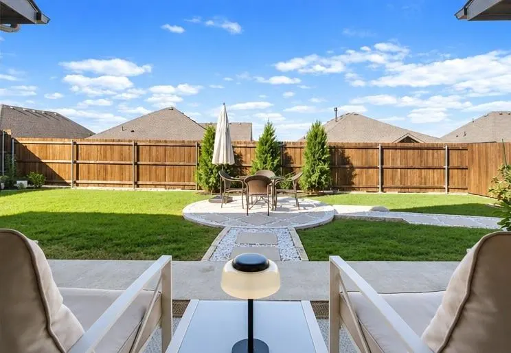 221 Diamond Dale