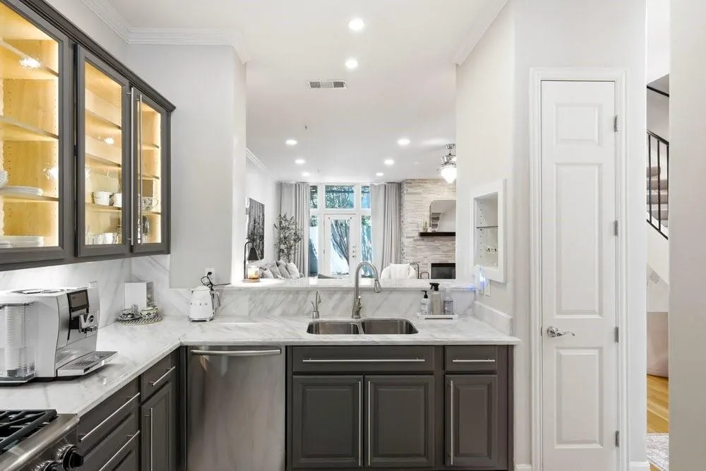 3707 Gilbert Avenue #17
