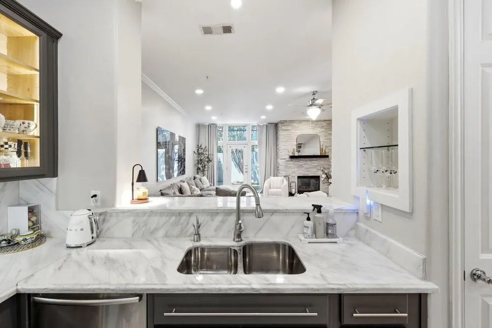 3707 Gilbert Avenue #17