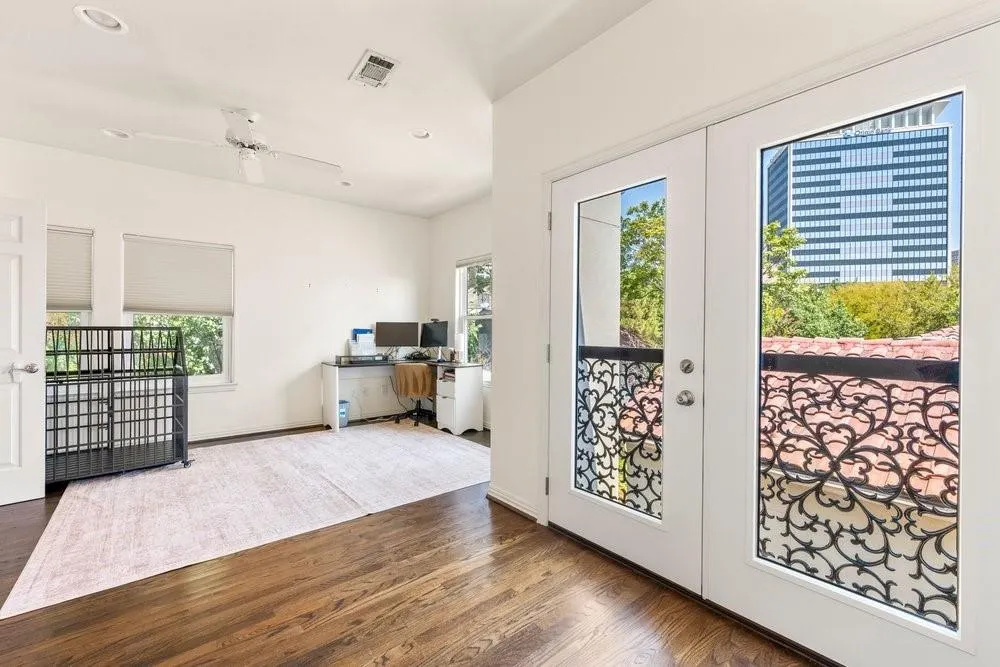 3707 Gilbert Avenue #17