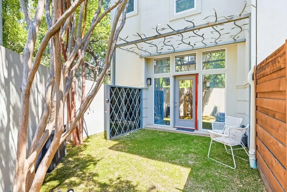 3707 Gilbert Avenue #17