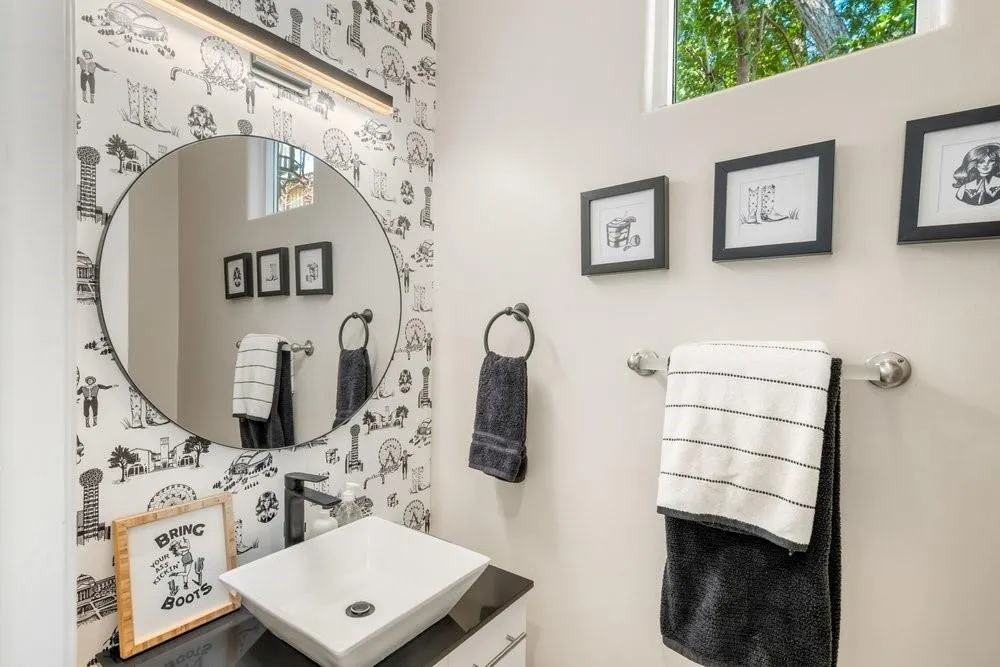 3707 Gilbert Avenue #17