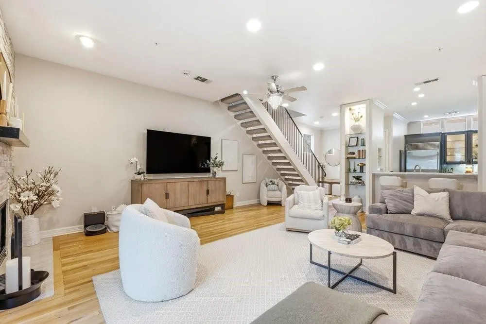 3707 Gilbert Avenue #17