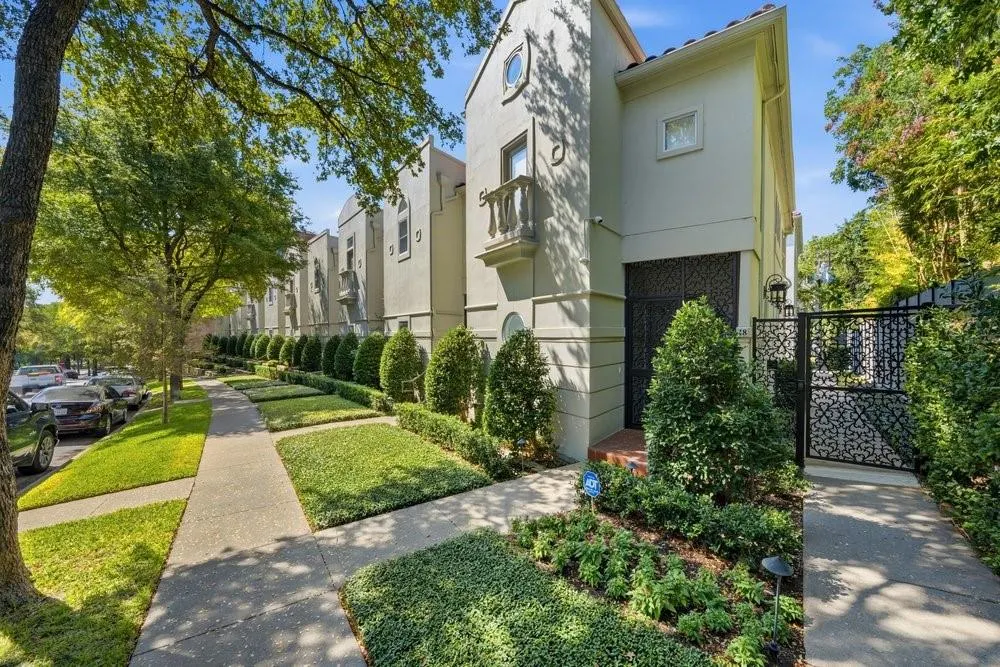 3707 Gilbert Avenue #17