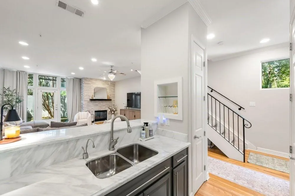 3707 Gilbert Avenue #17