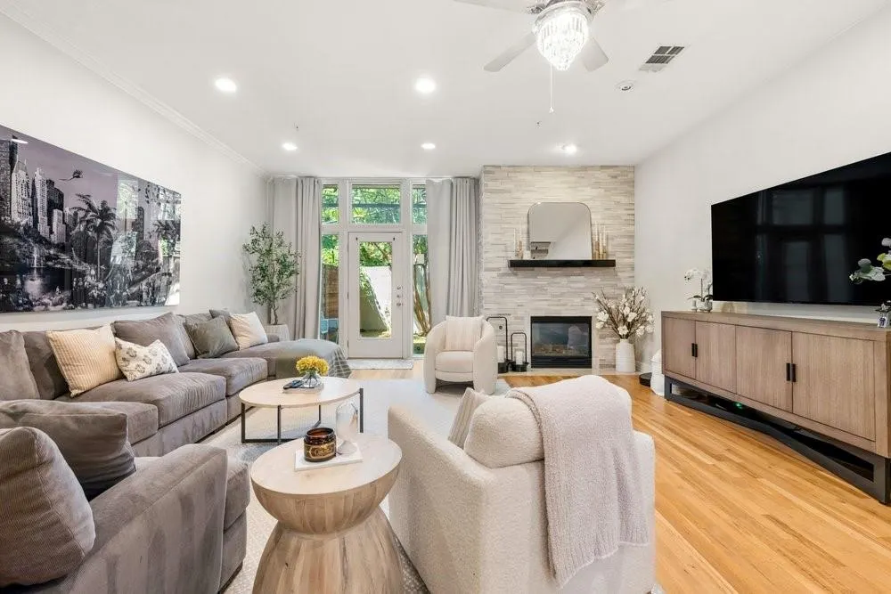3707 Gilbert Avenue #17