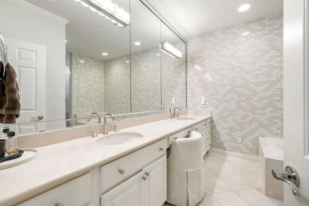 3707 Gilbert Avenue #17