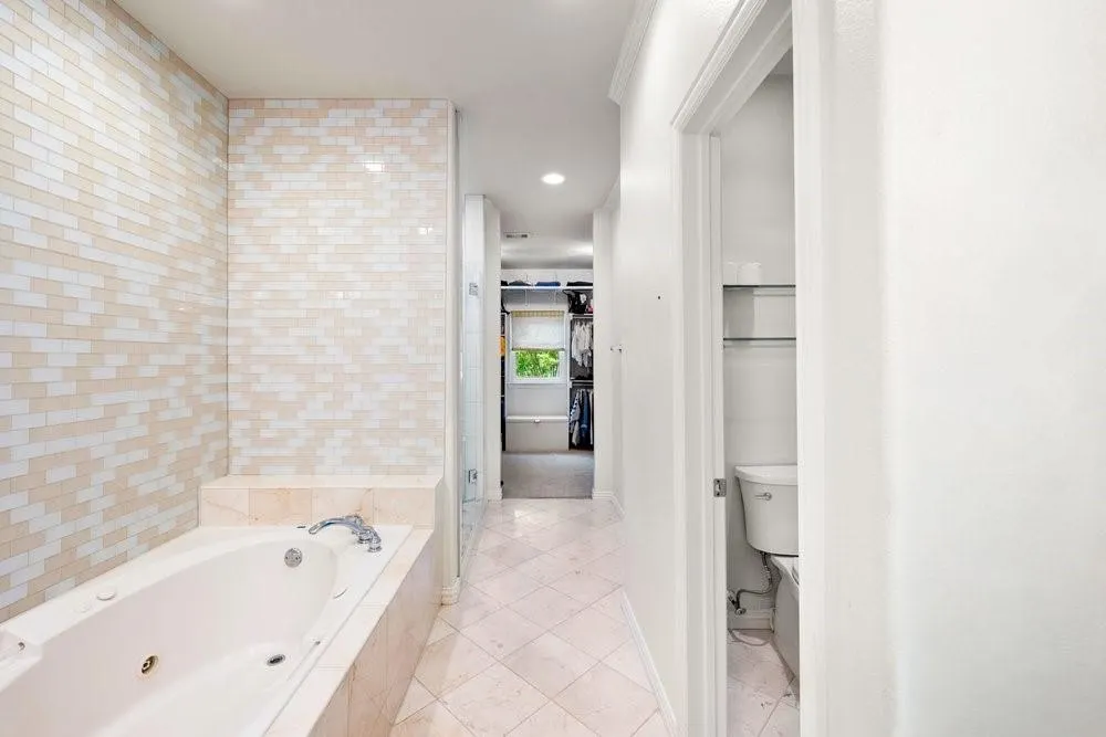 3707 Gilbert Avenue #17