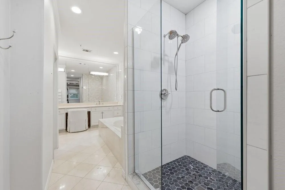 3707 Gilbert Avenue #17