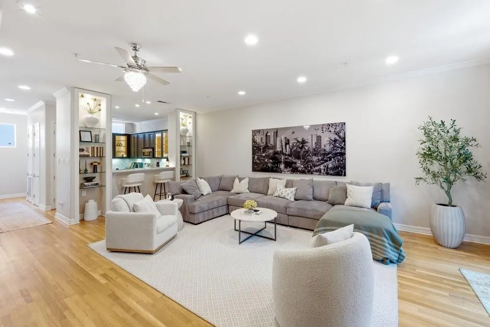 3707 Gilbert Avenue #17