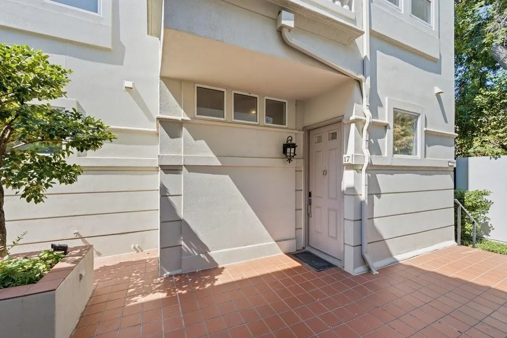 3707 Gilbert Avenue #17