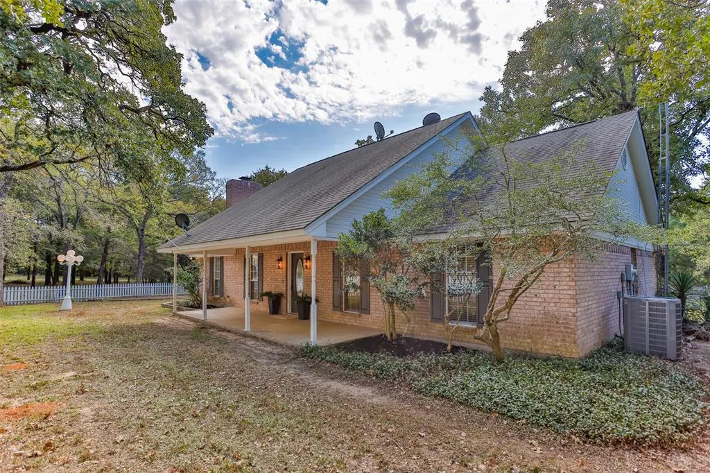 864 County Road 2114