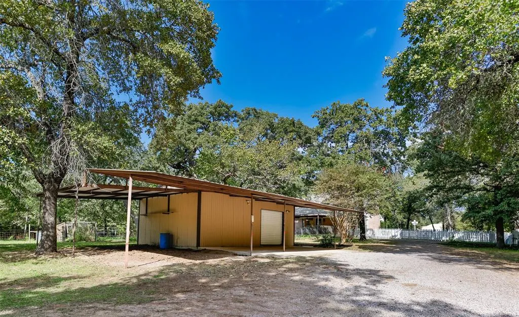 864 County Road 2114