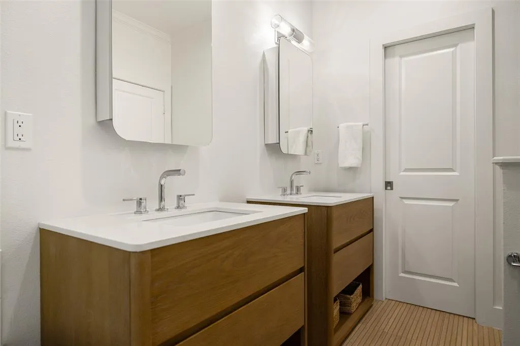 5711 Ross Avenue #6