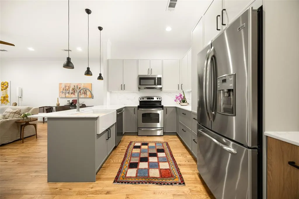 5711 Ross Avenue #6