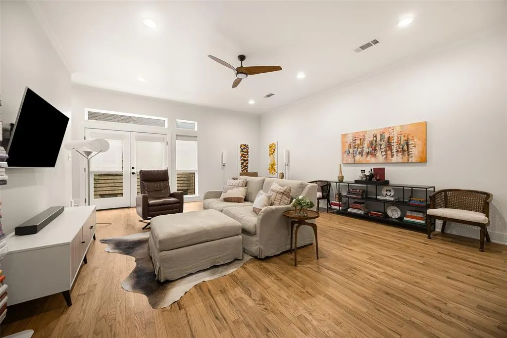 5711 Ross Avenue #6