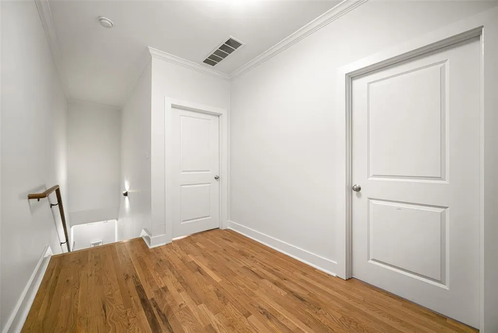 5711 Ross Avenue #6