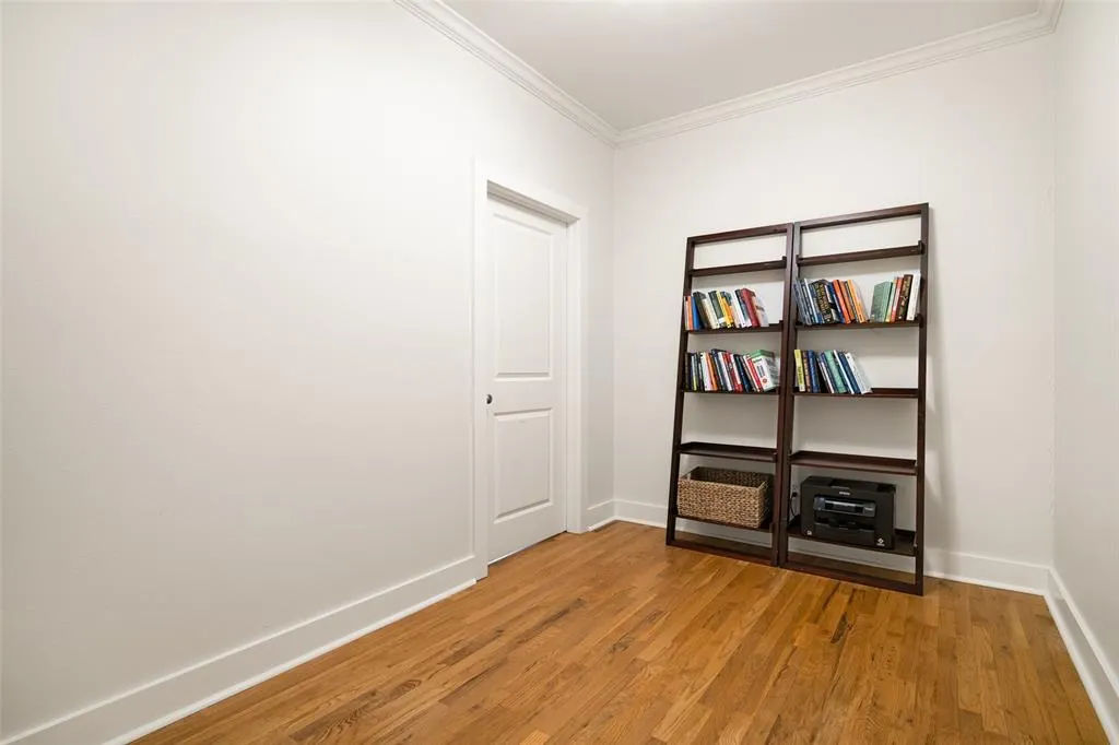 5711 Ross Avenue #6