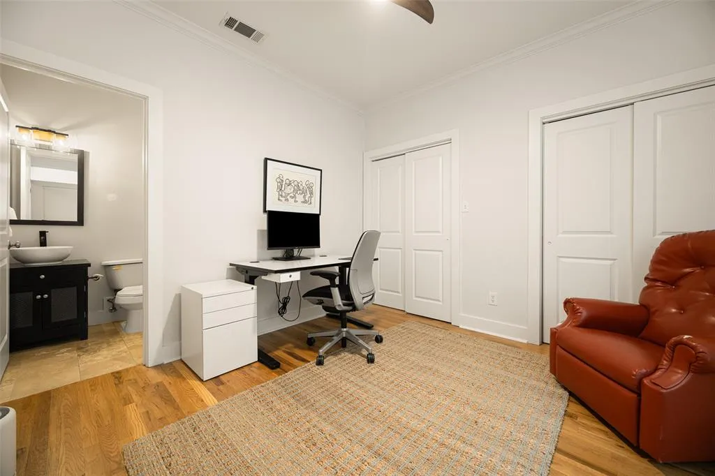 5711 Ross Avenue #6