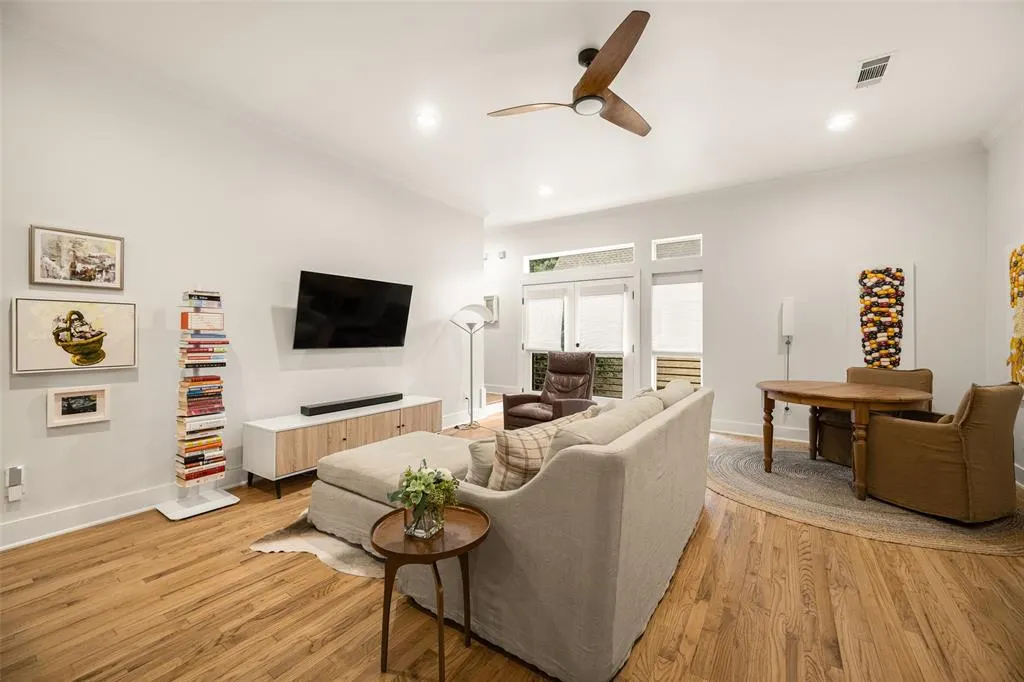 5711 Ross Avenue #6