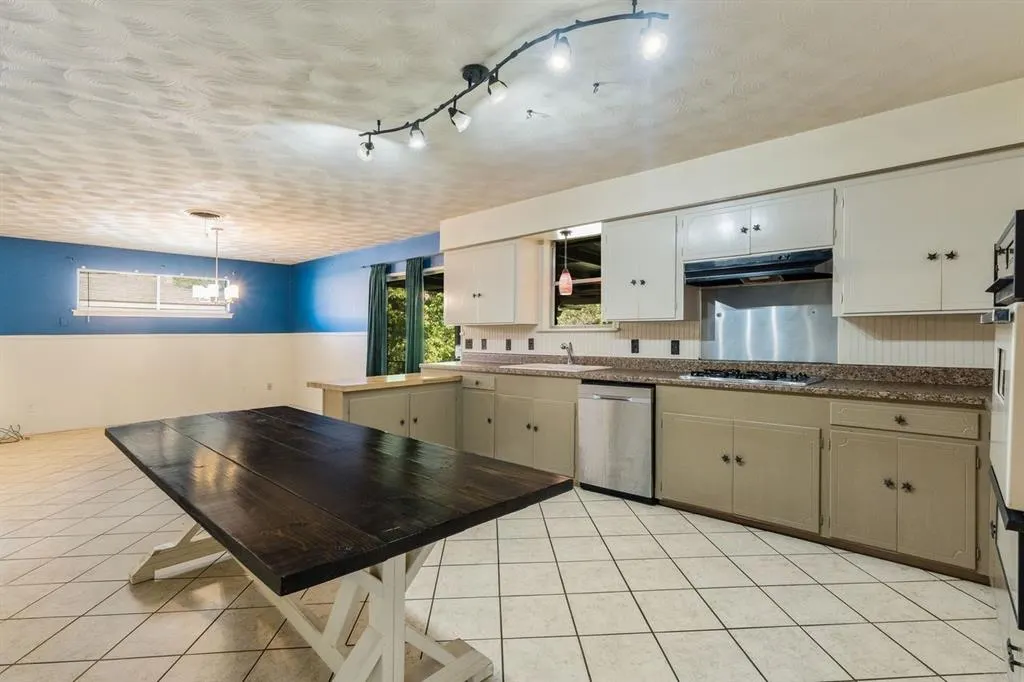 2334 Rockyglen Drive