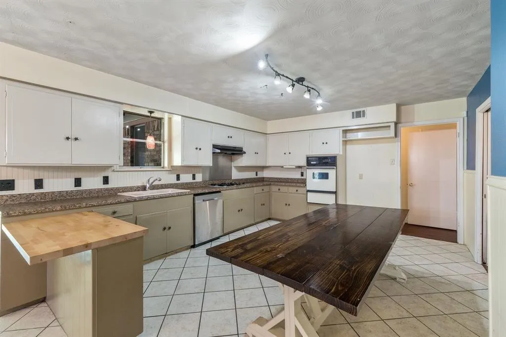 2334 Rockyglen Drive