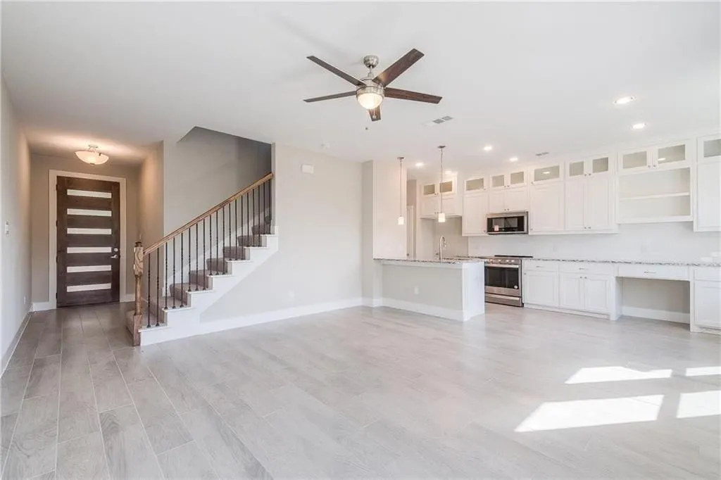 2129 Lovedale Avenue #104
