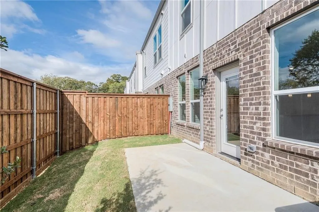 2129 Lovedale Avenue #104