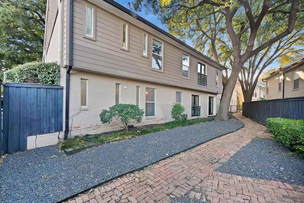 7738 Meadow Road #109