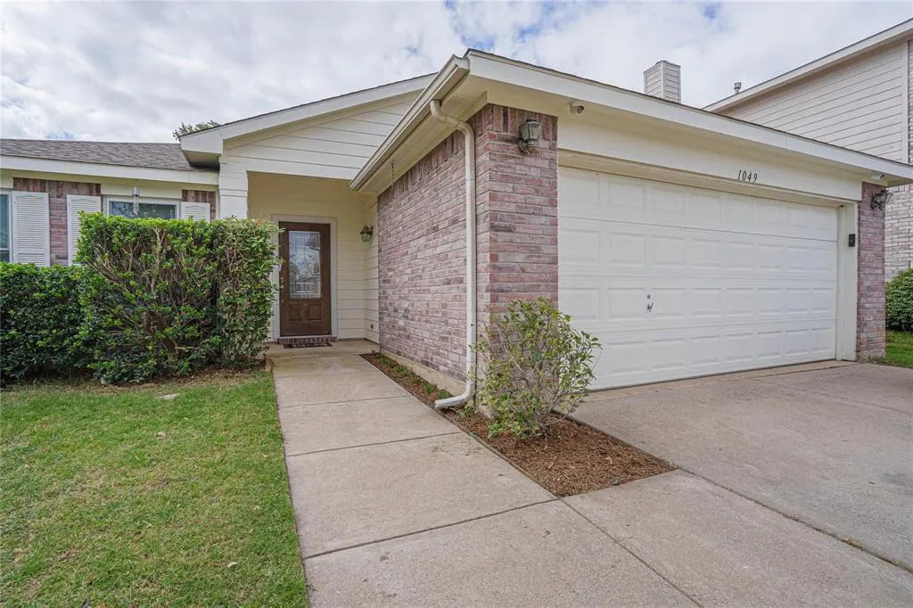 1049 Silver Spur Lane