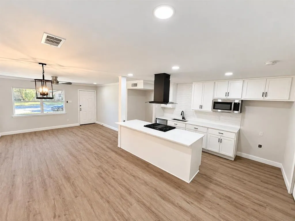 1307 Crestridge Drive