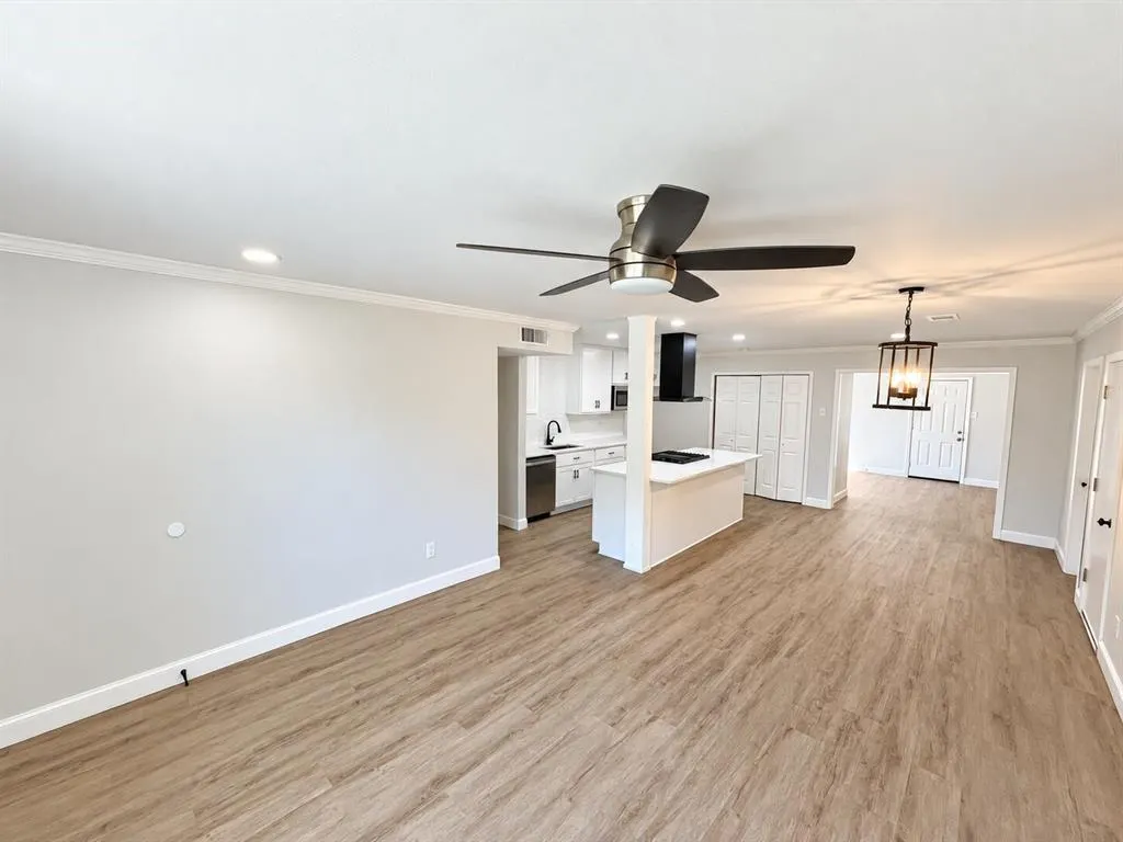 1307 Crestridge Drive