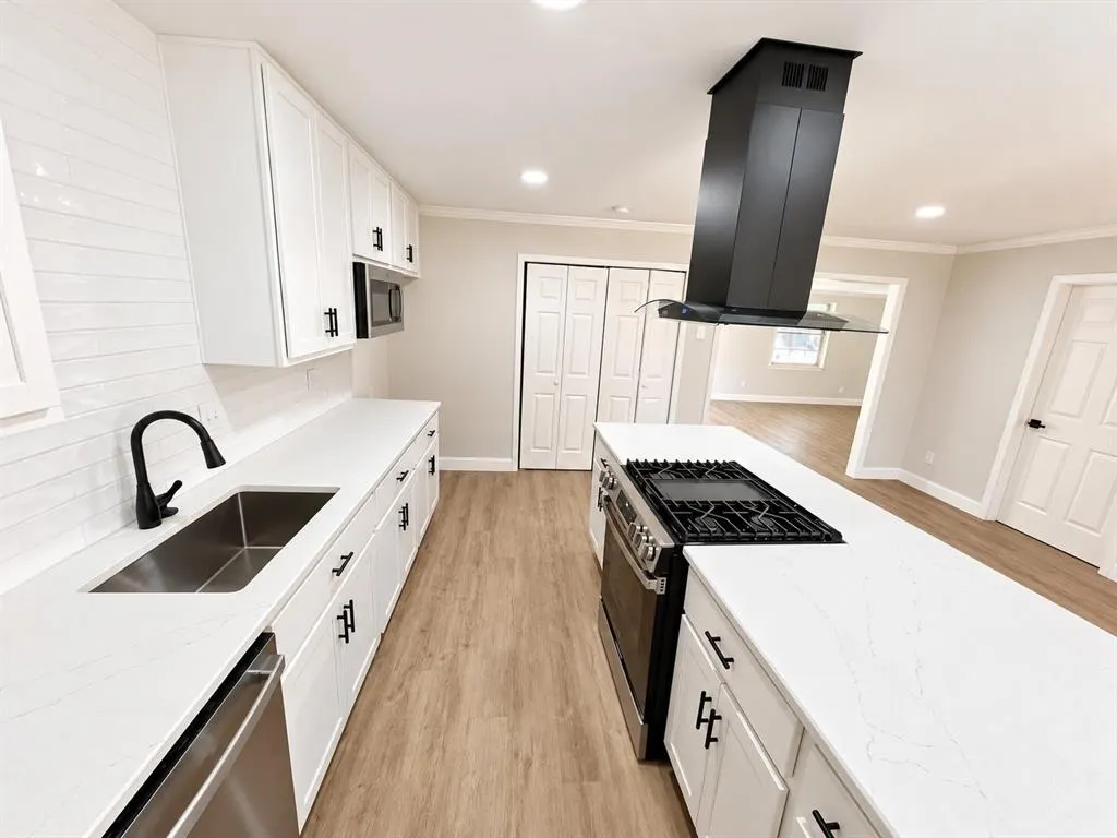 1307 Crestridge Drive