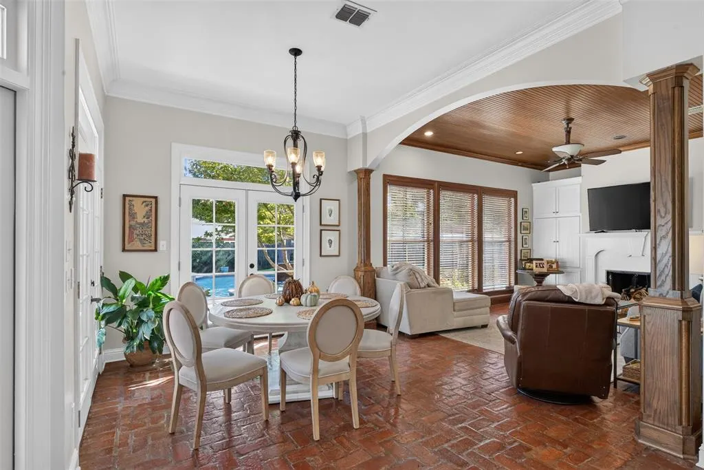 10996 Cattail Pointe