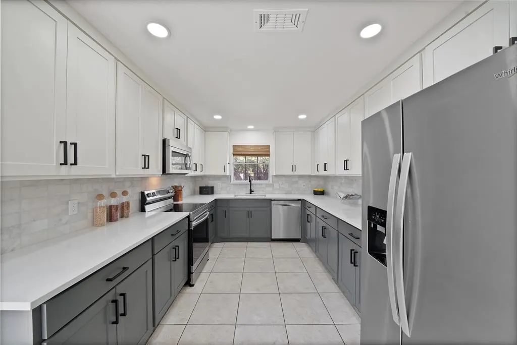 2904 Laurel Lane