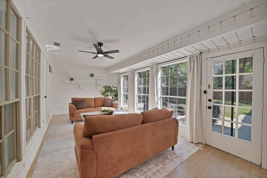 2904 Laurel Lane