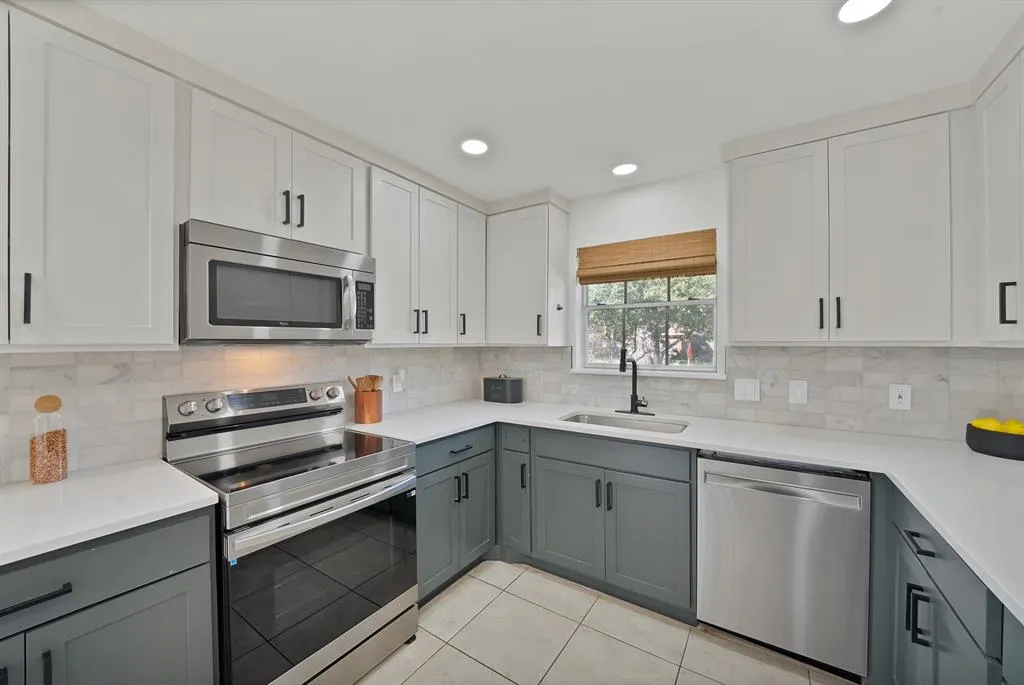 2904 Laurel Lane