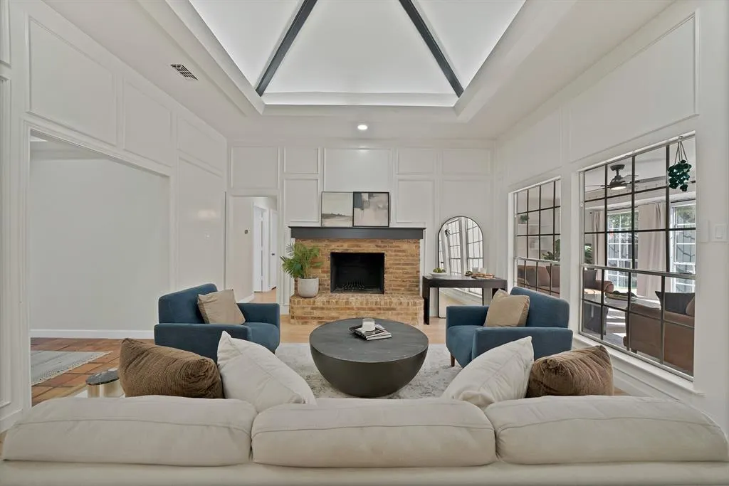 2904 Laurel Lane