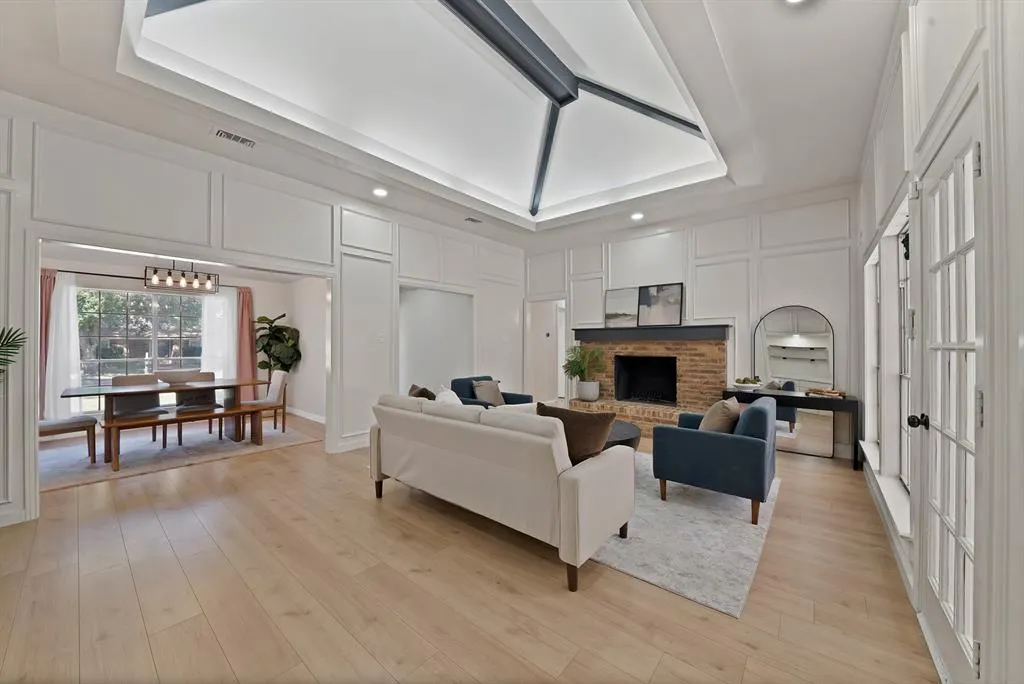 2904 Laurel Lane