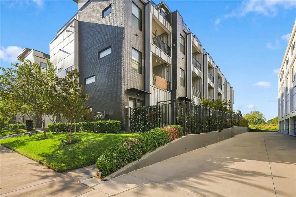 1813 Park Avenue #106
